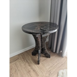 Stolik granitowy czerwony, średnica 54cm, (Kłajpeda) - 031