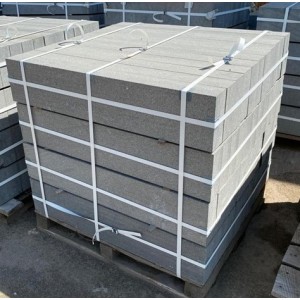 Krawężniki granitowe Gabro 80-120x20x5cm, paleta (1000kg)