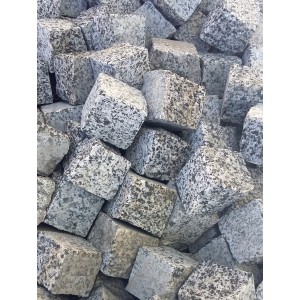 Kostka granitowa Zebra łupana ~5x5x5 cm, kg 