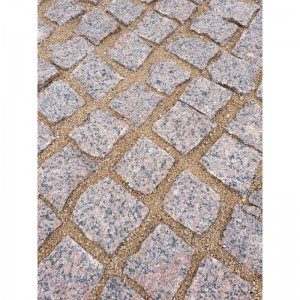 Kostka granitowa czerwona łupana ~10x10x5 cm, 1000 kg