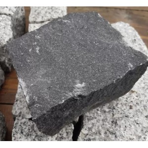 Kostka brukowa z czarnego granitu ~10x10x5, kg 